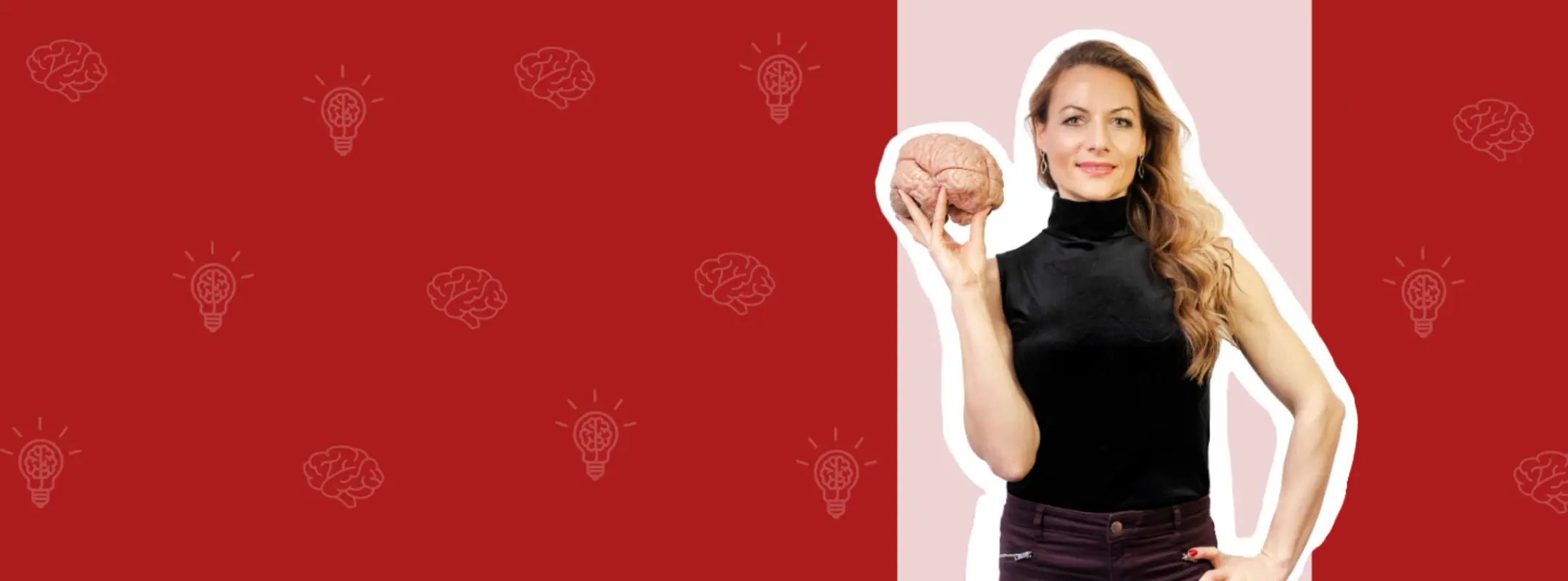 Una mujer sonriente sostiene un modelo de cerebro en una mano. Lleva una blusa negra ajustada y tiene el cabello largo y ondulado. El fondo es de color rojo con ilustraciones de cerebros y bombillas. La imagen transmite una sensación de creatividad y conocimiento.